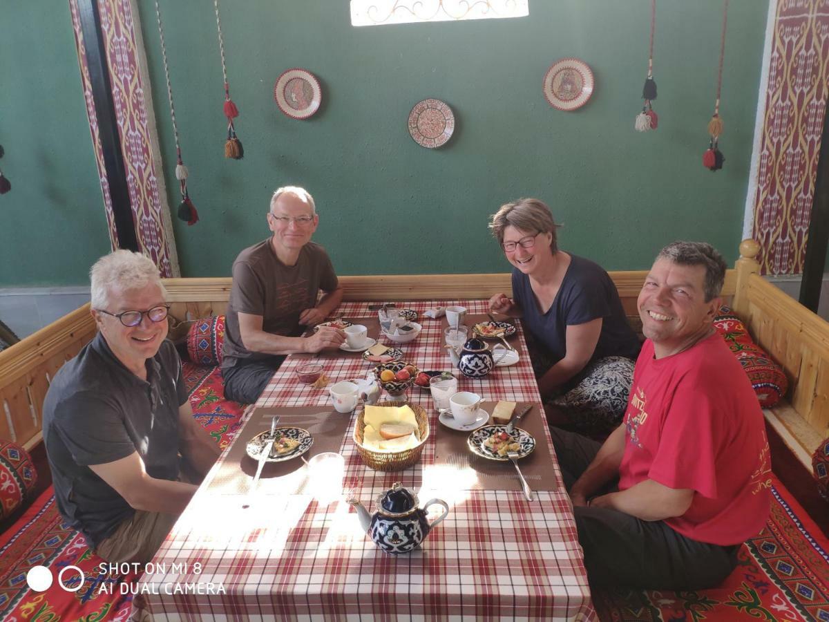 Auberge de jeunesse Besqala à Noukous Extérieur photo